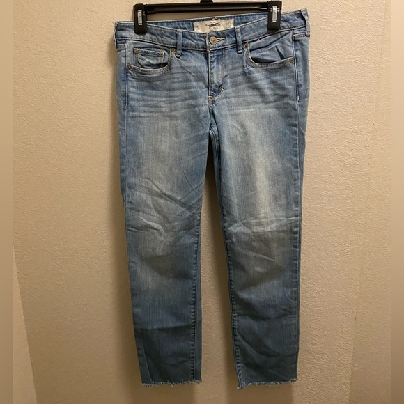 Abercrombie & Fitch Low Rise Light Wash Skinny Jean - Picture 1 of 10